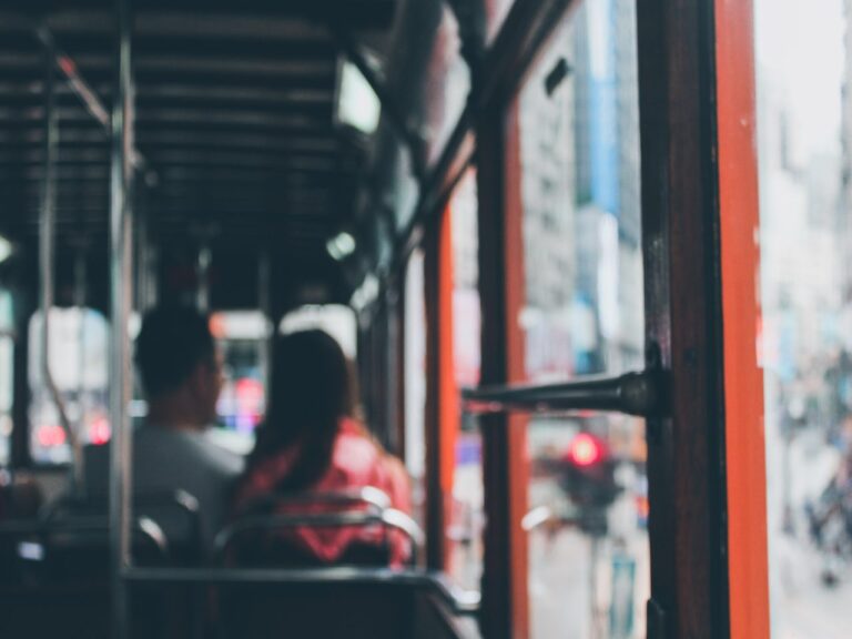 Imagem de um transporte publico para ilustrar o texto sobre vale transporte