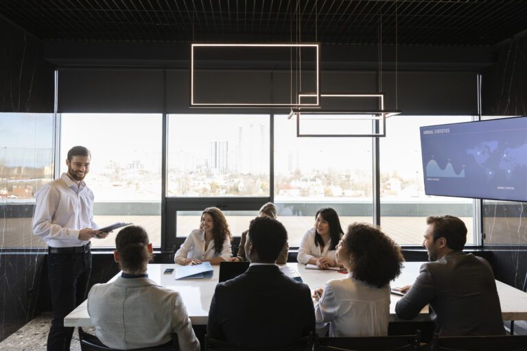 Dia do Trabalhado é uma data comemorada em diversas partes do mundo (Foto: Freepik)