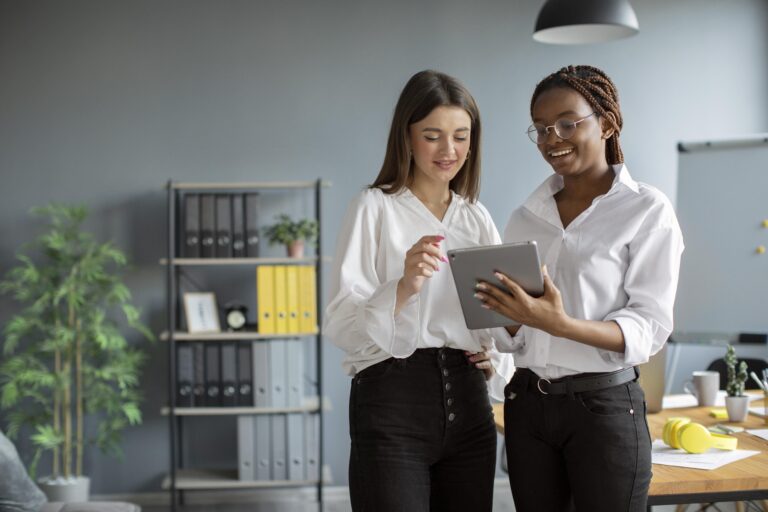 Veja o que diz a CLT sobre redução da jornada de trabalho (Foto: Freepik)