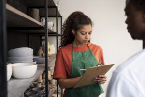 Trabalho no domingo: como funciona e o que diz a lei