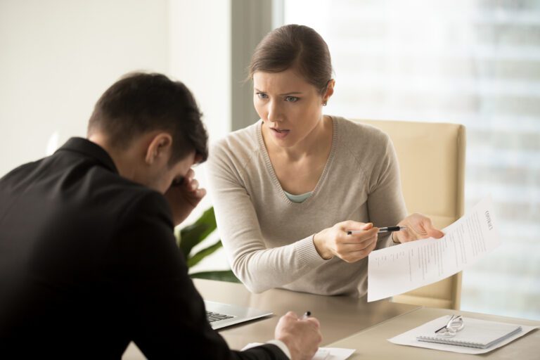 No contexto jurídico e trabalhista, "dissídio" se refere a conflitos de interesses entre empregados e empregadores (Foto: Freepik)