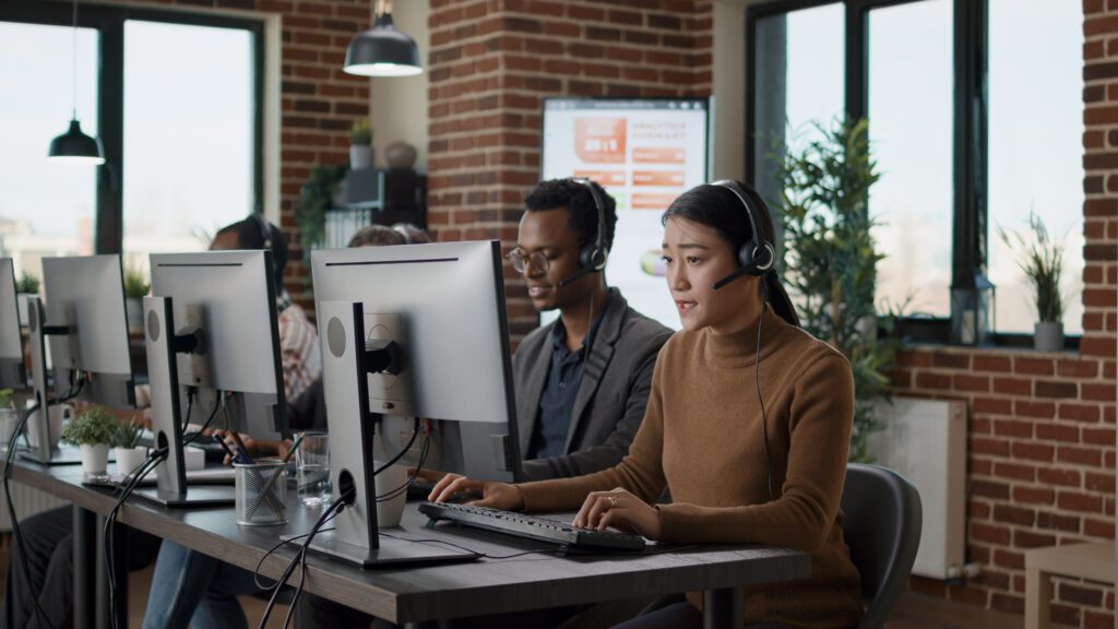 Atendentes de telemarketing