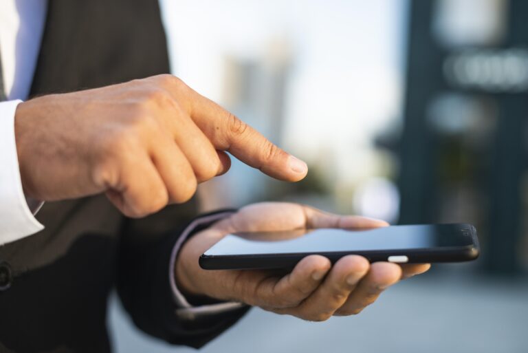 O ponto eletrônico otimiza o registro e monitoramento das horas trabalhadas (Foto: Freepik)