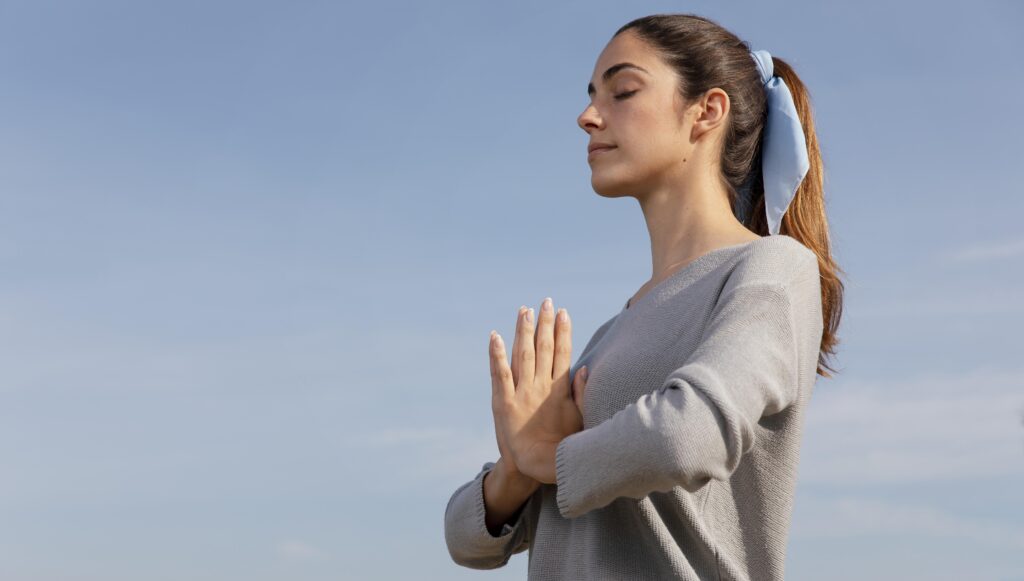 Mulher meditando